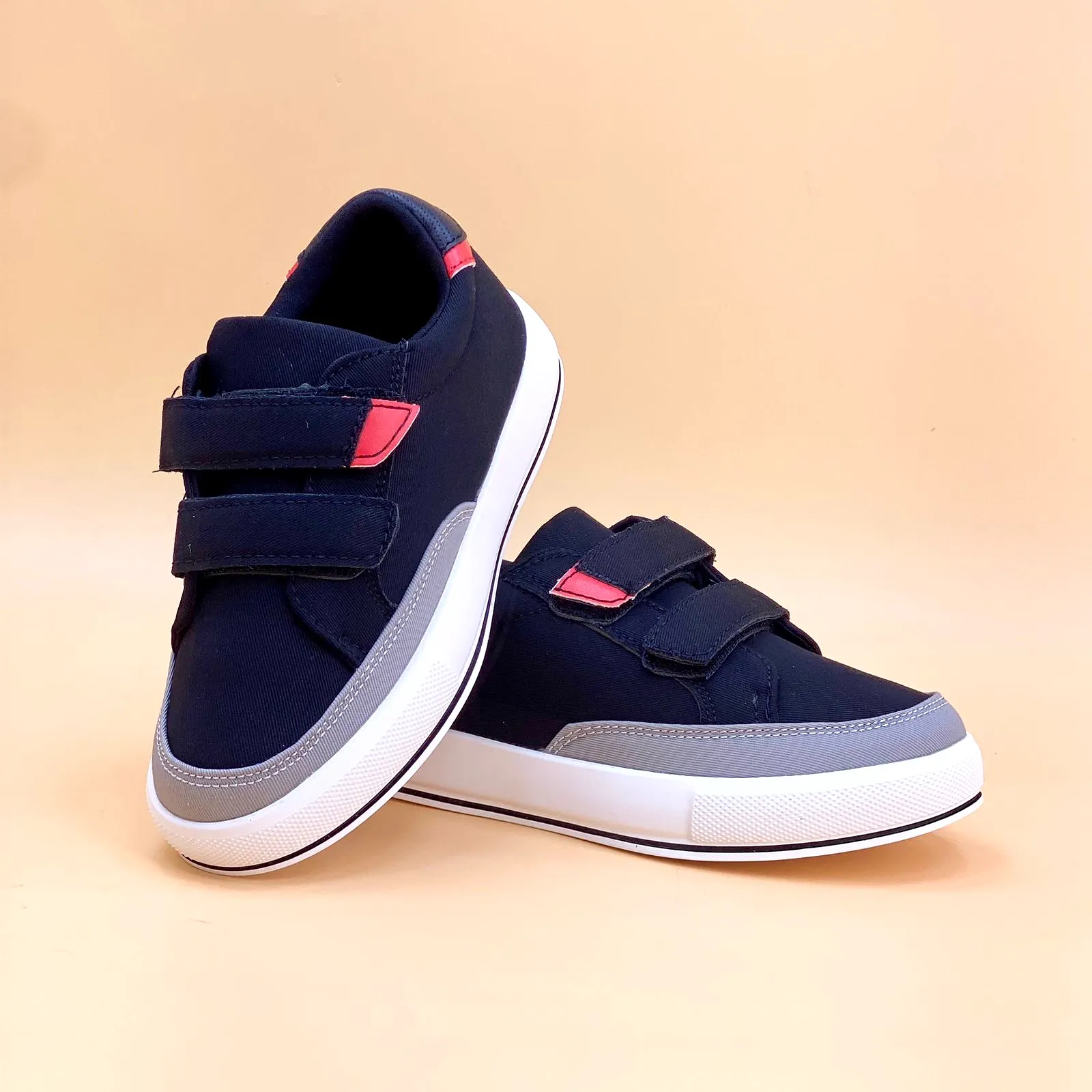 NEW ,  KIDS SHOES SIZE FROM 20 TO 37 K80